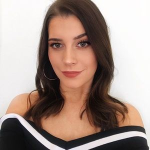 Meet your Posher, Courtney